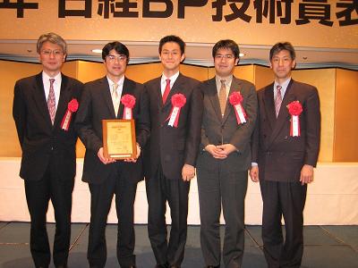 写真左から高野和文、森勇介、安達宏昭、村上聡、井上豪