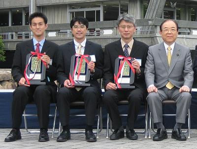 写真左から安達宏昭、森勇介、高野和文、松田岩夫大臣